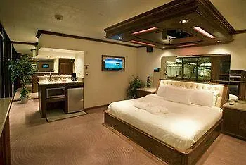 Hotel Sybaris Pool Suites Northbrook - Adults Only 2*
