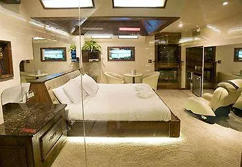Sybaris Pool Suites Northbrook - Adults Only Hotel 2*