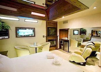 Sybaris Pool Suites Northbrook - Adults Only Hotel