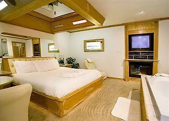 Sybaris Pool Suites Northbrook - Adults Only Hotel