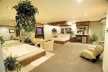 Sybaris Pool Suites Northbrook - Adults Only Hotel 2*